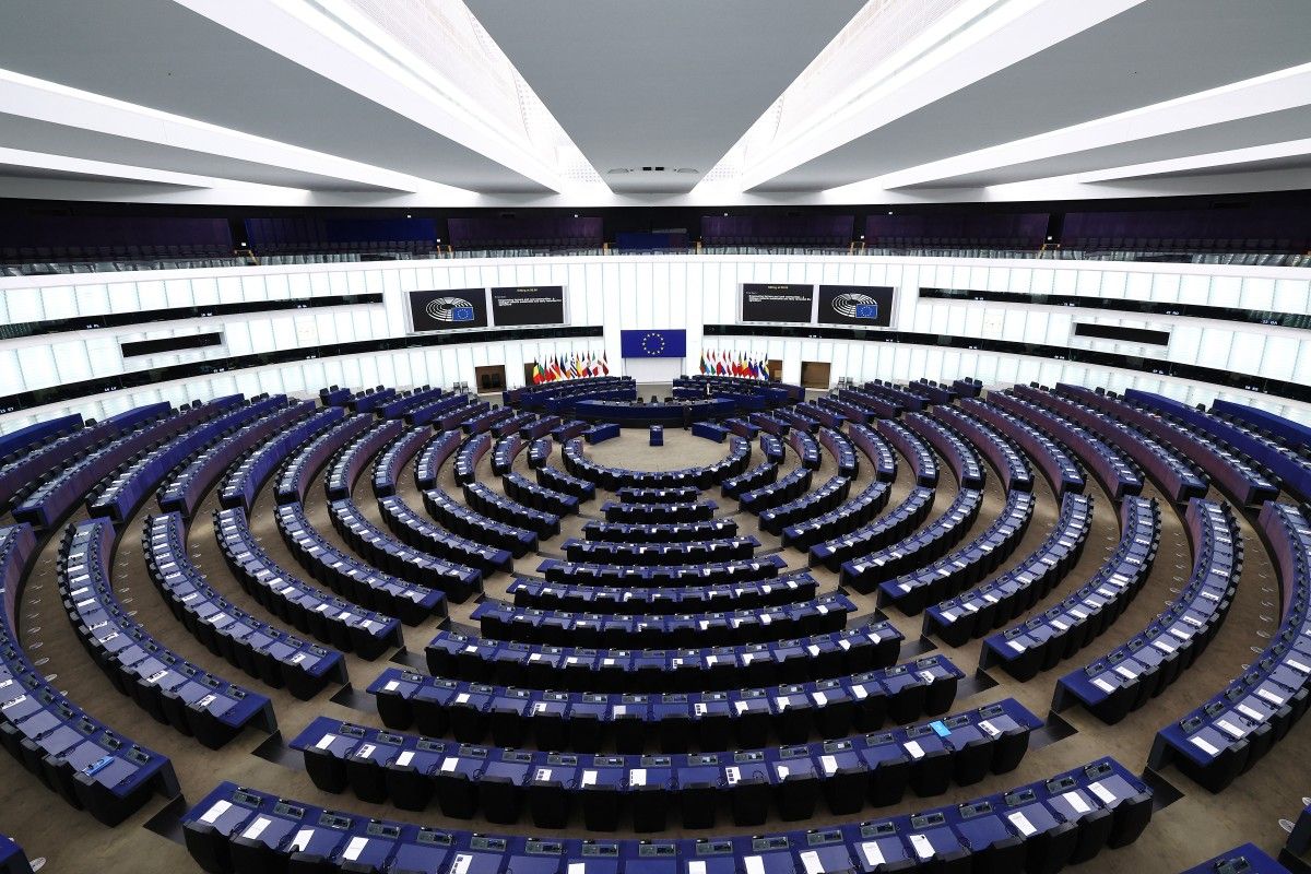 , Le Parlement européen approuve la création d’un euro digital : faut-il s’inquiéter du contrôle social étatique qu’il permettrait