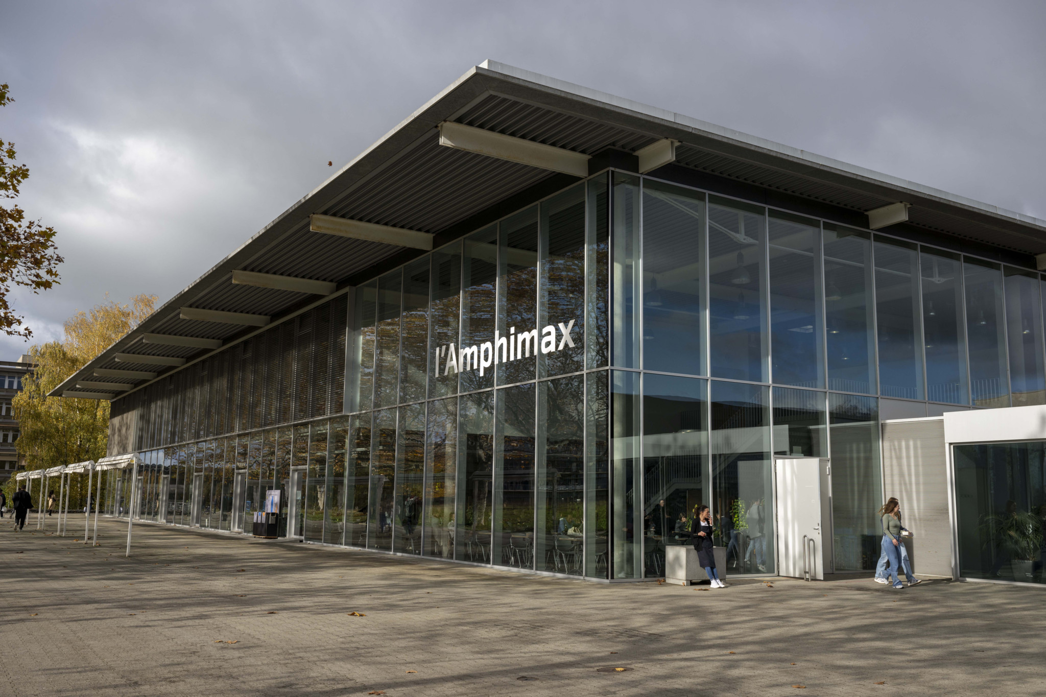 Le cours se tient dans le bâtiment Amphimax de l’Université de Lausanne.